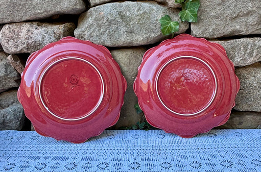 Assiettes fleurs rouges en faĂŻence