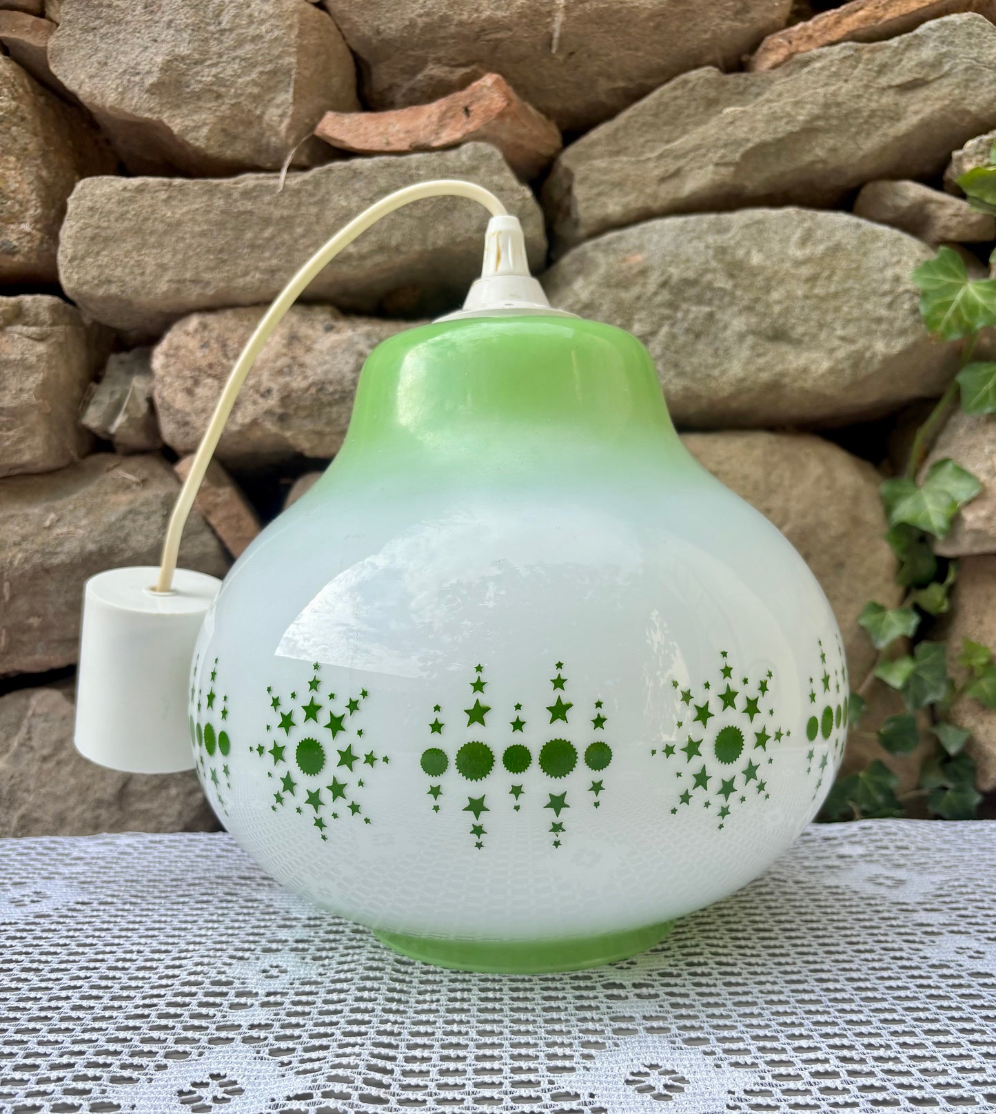 Suspension opaline décor vert