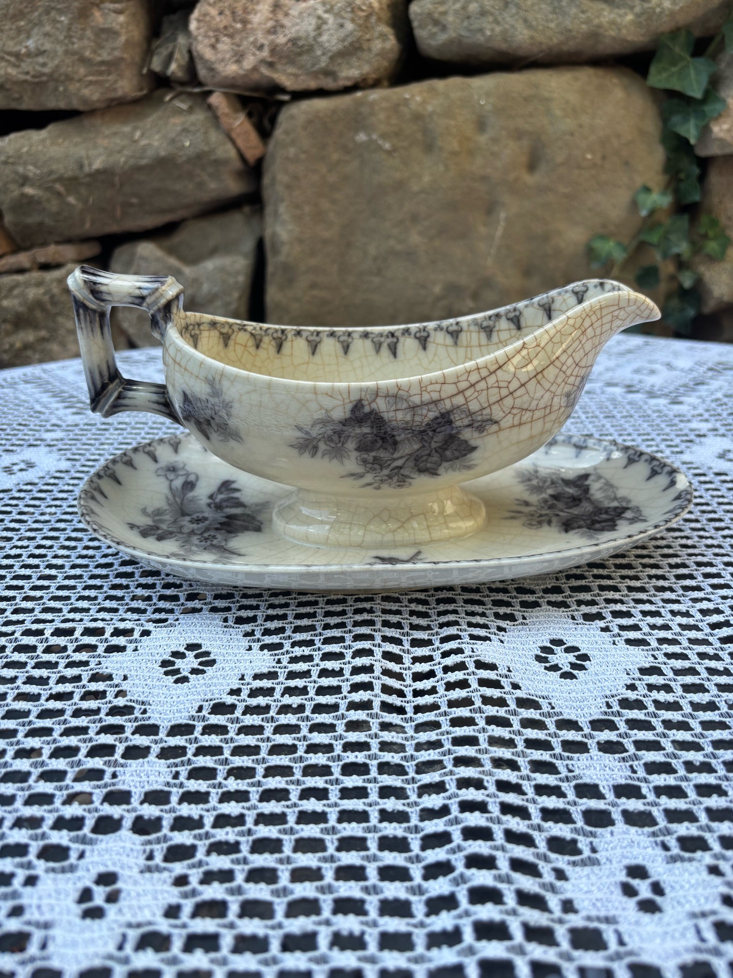 Saucière Sarreguemines modèle flore 1900