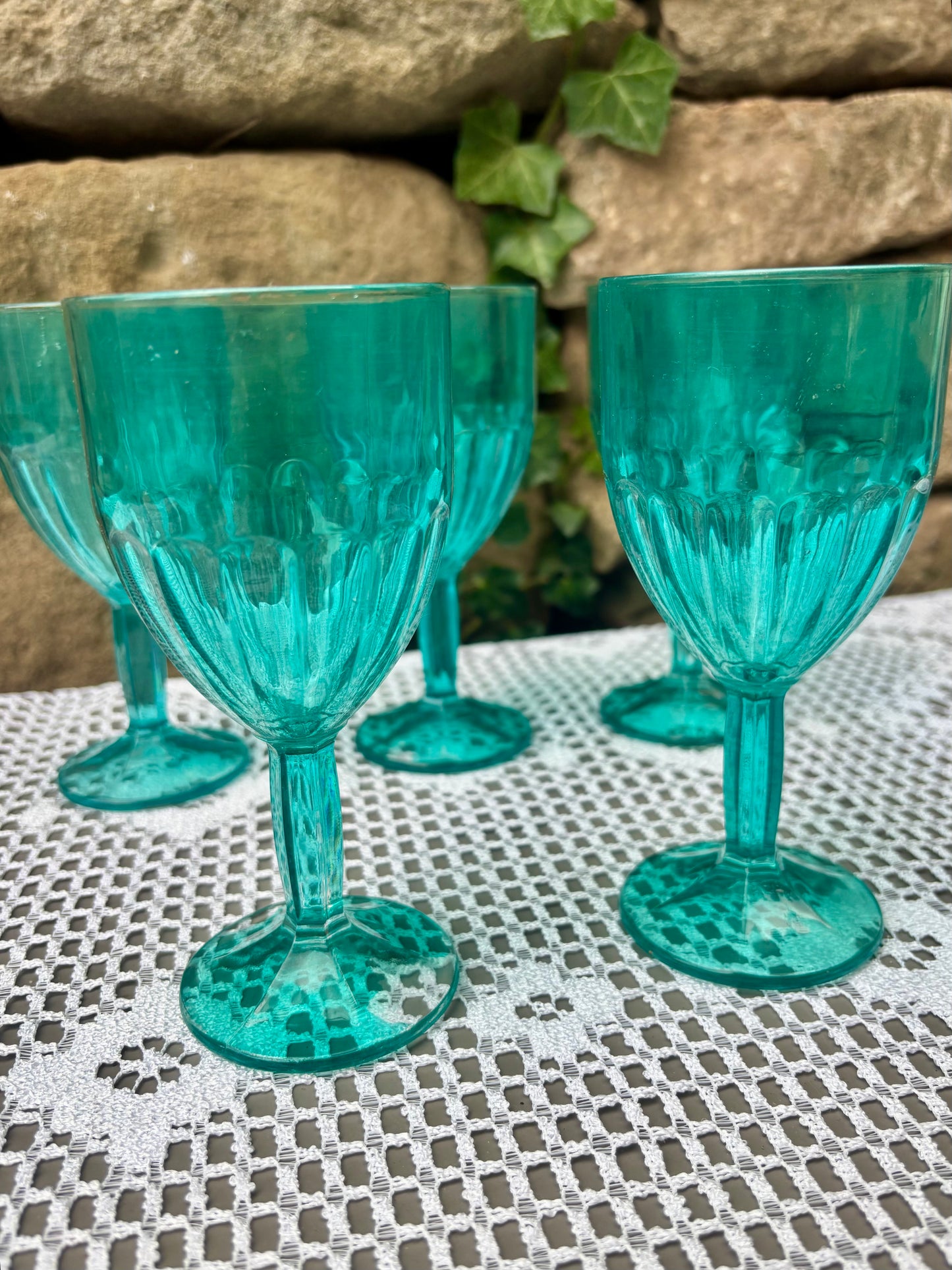 Verres a pieds bleus