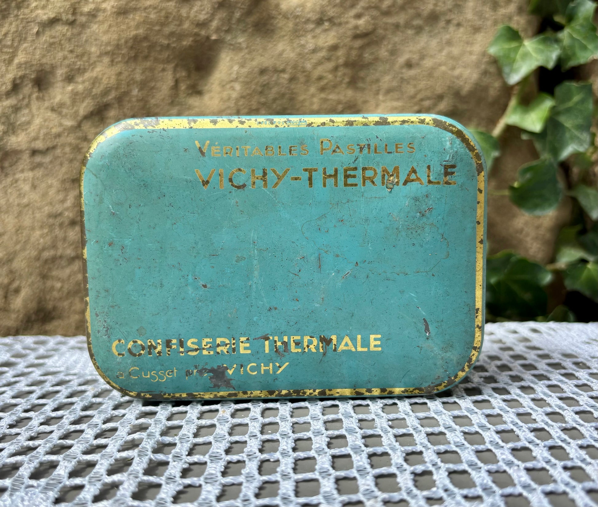 Boîte collection pastilles Vichy 1940 1950