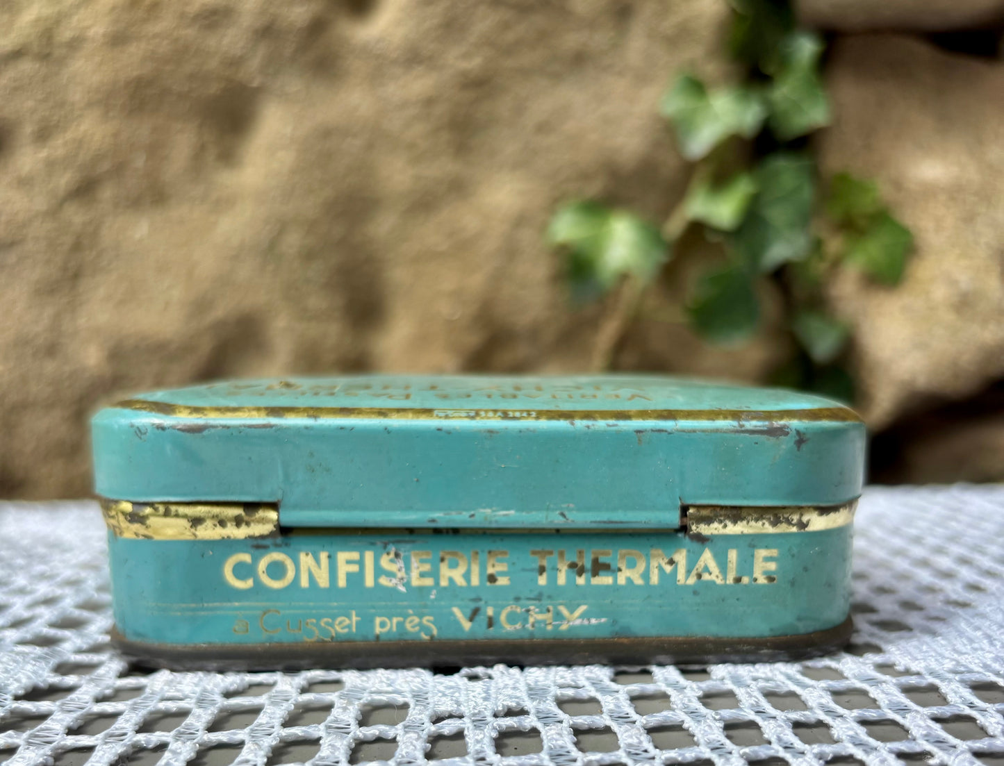 Arrière boîte confiseries Vichy ancienne