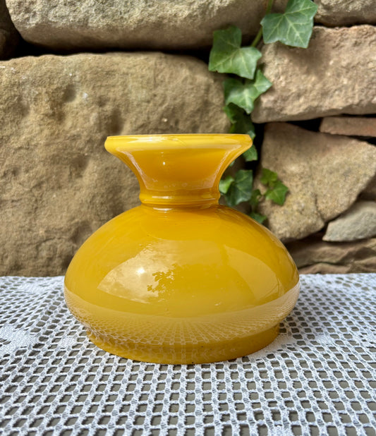 Abat-jour en verre jaune