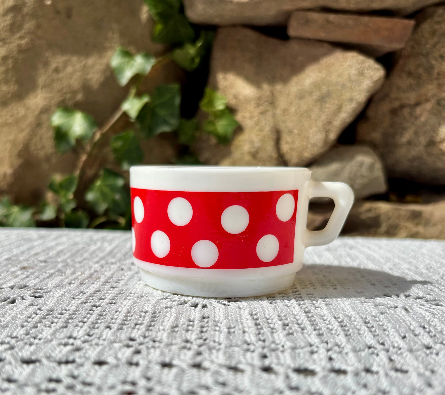 Tasse à café Arcopal pois rouge polka