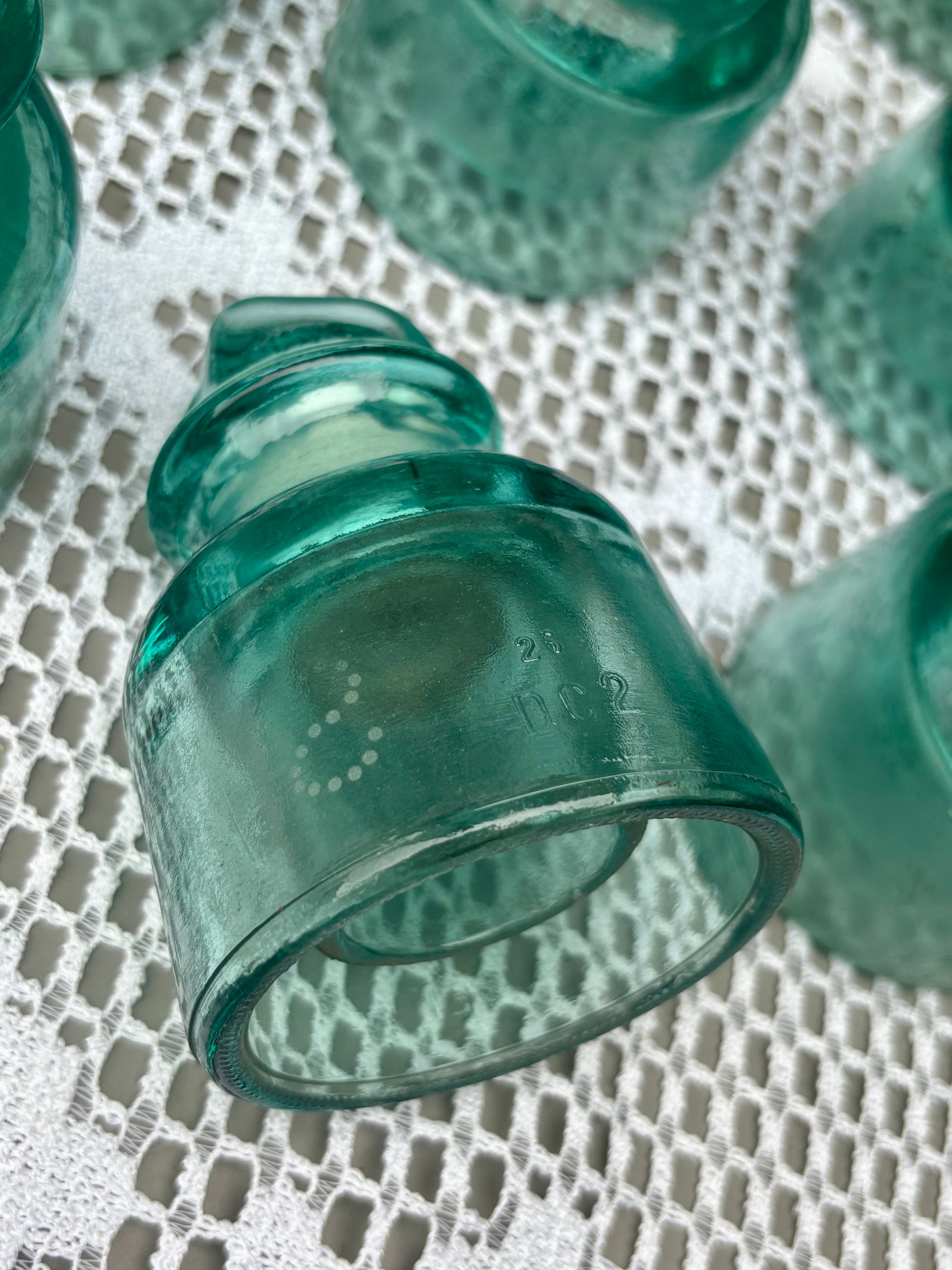 isolateurs verre épais bleus vintage edf