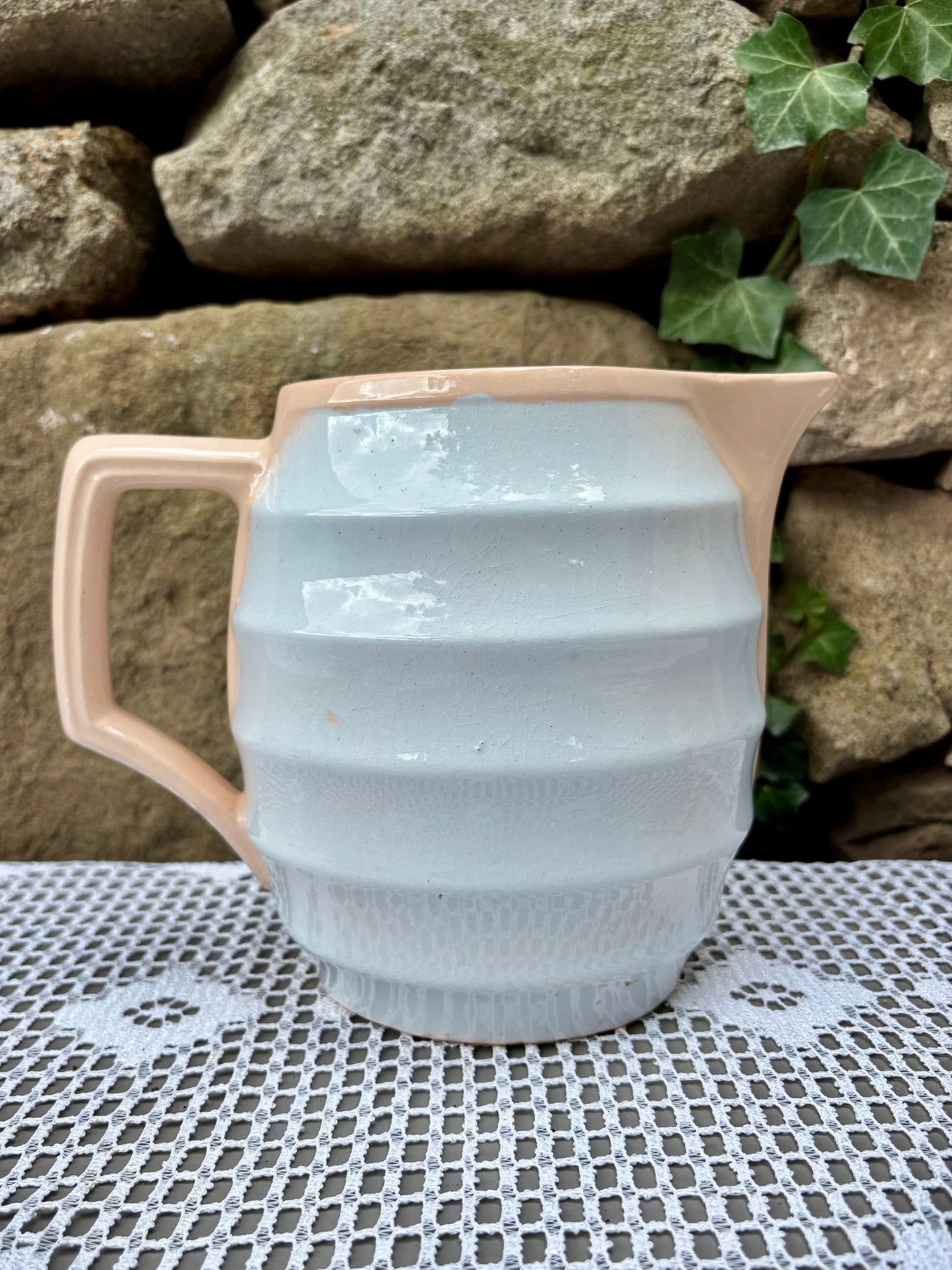 pichet digoin rose pastel nervuré modèle rare années 1950