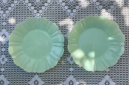 Assiettes vintage verre opalin vert 1950