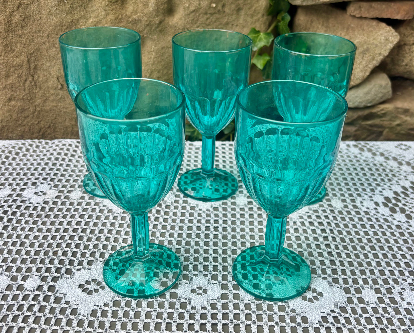 Verres a pieds bleus