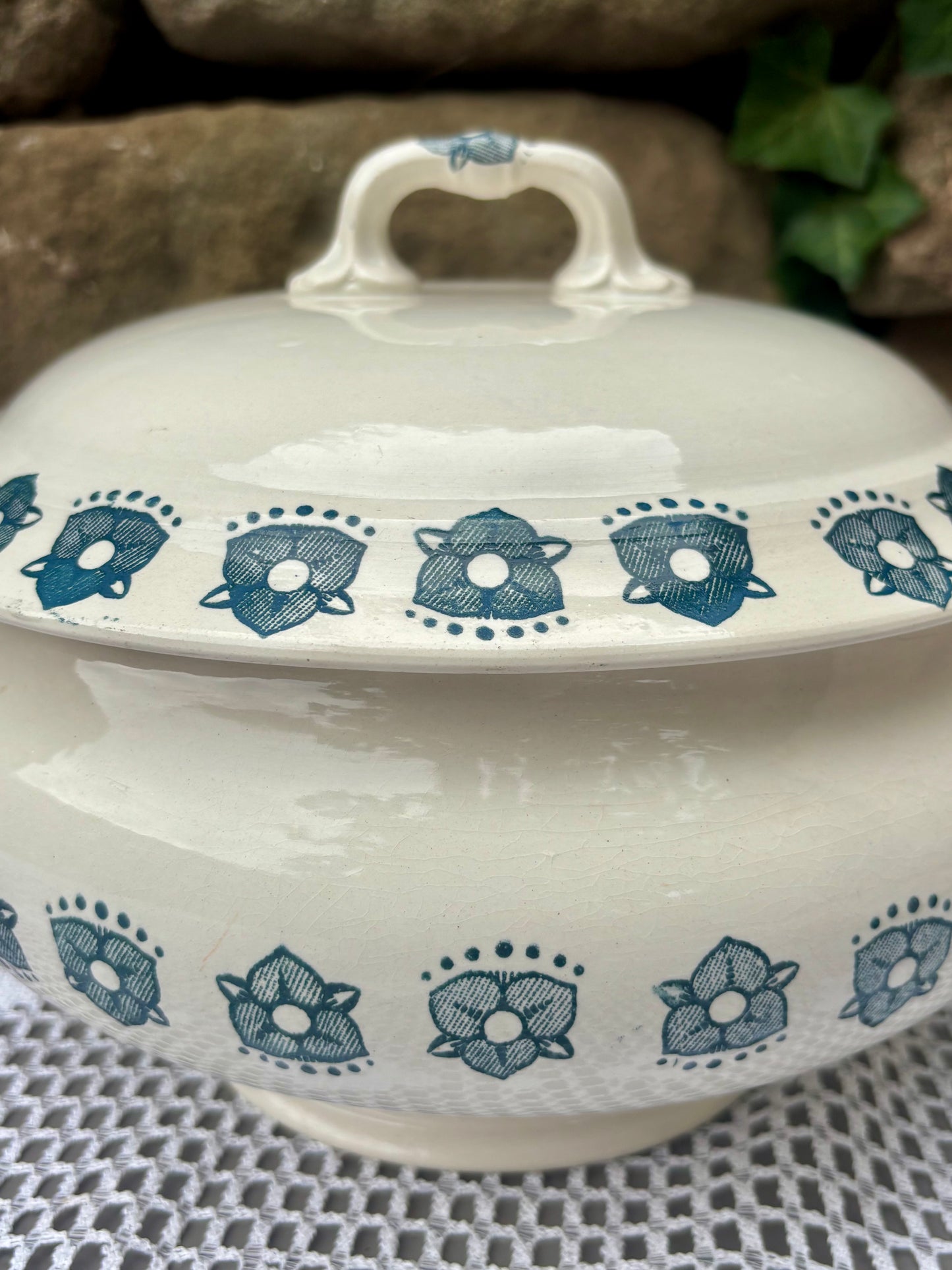 Soupière Faïencerie de Givors modèle Arlette