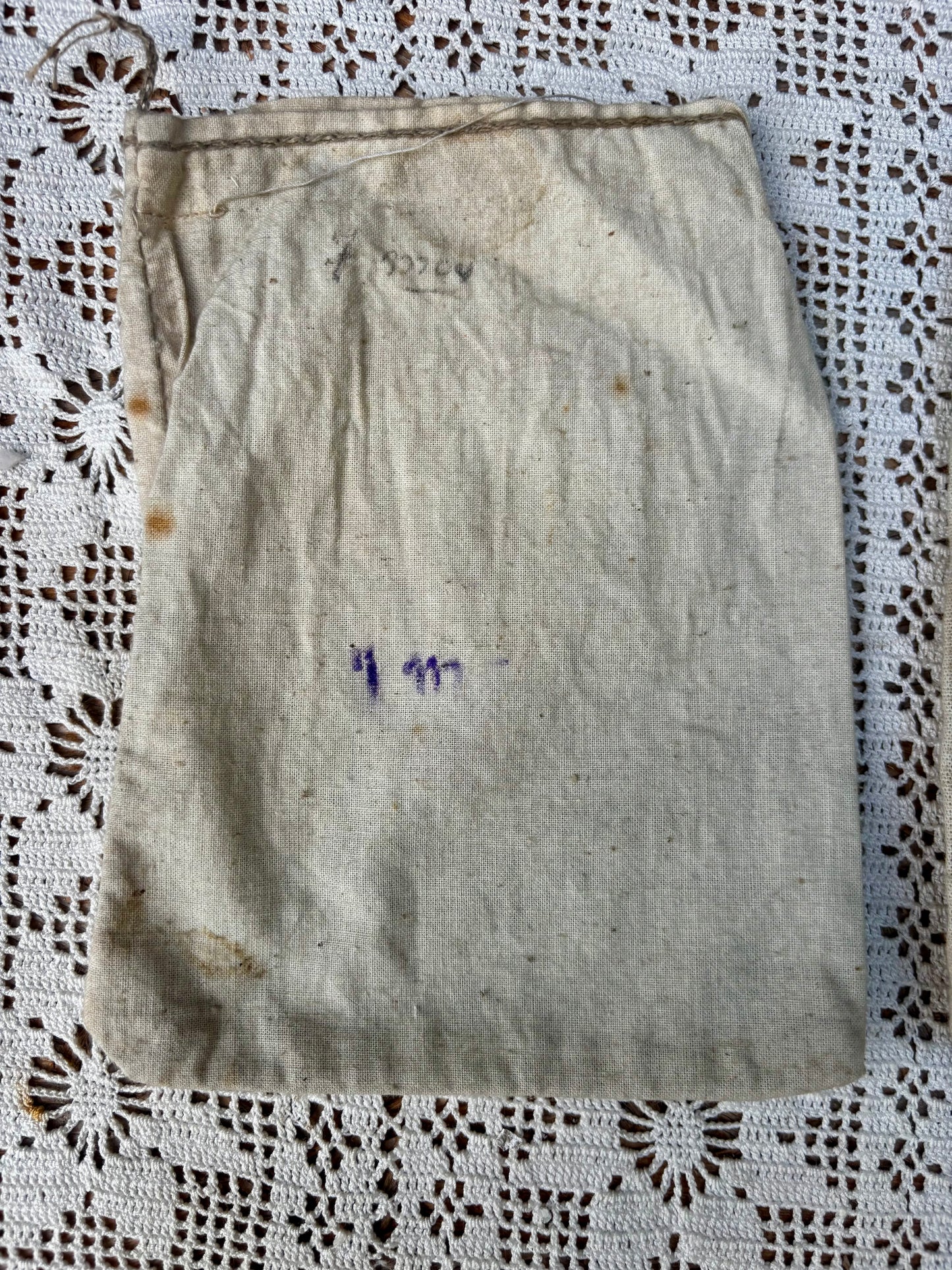 Petits sacs en toile de jute