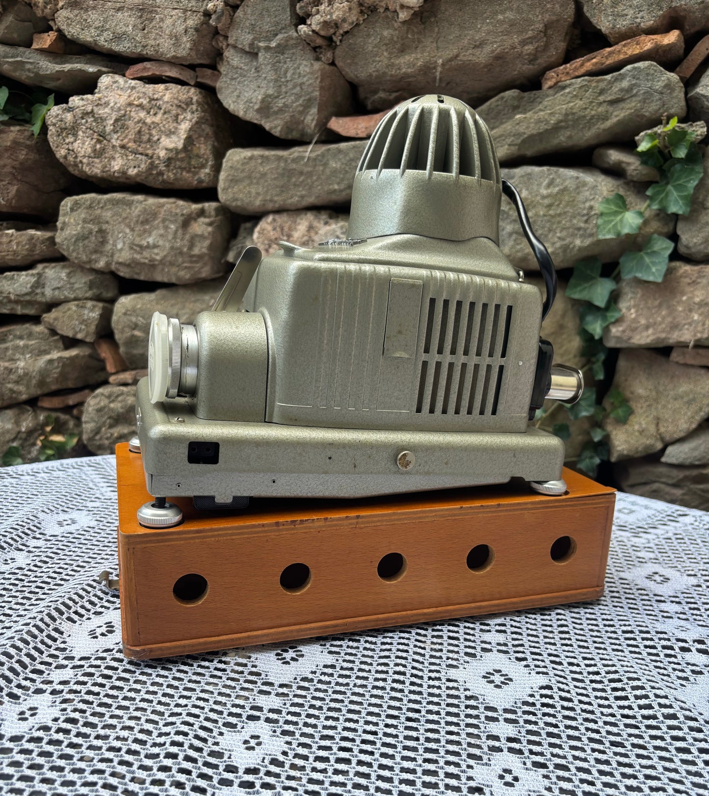 Projecteur diapositives Paximat 1950 vue coté