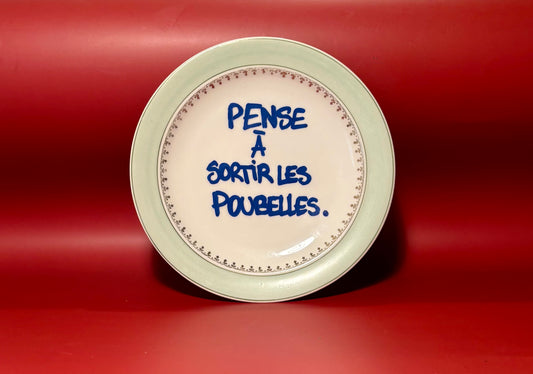 Assiette décorative Limoges « Pense à sortir les poubelles »