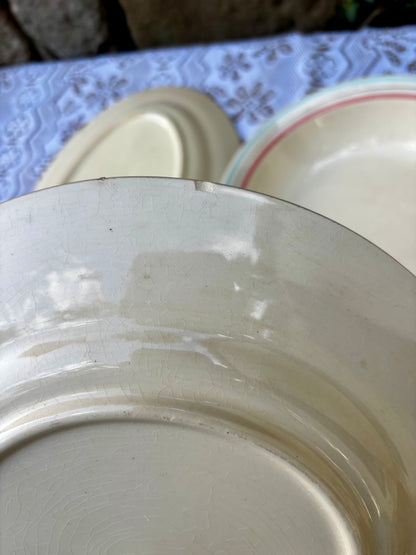 Ensemble de plats ancien