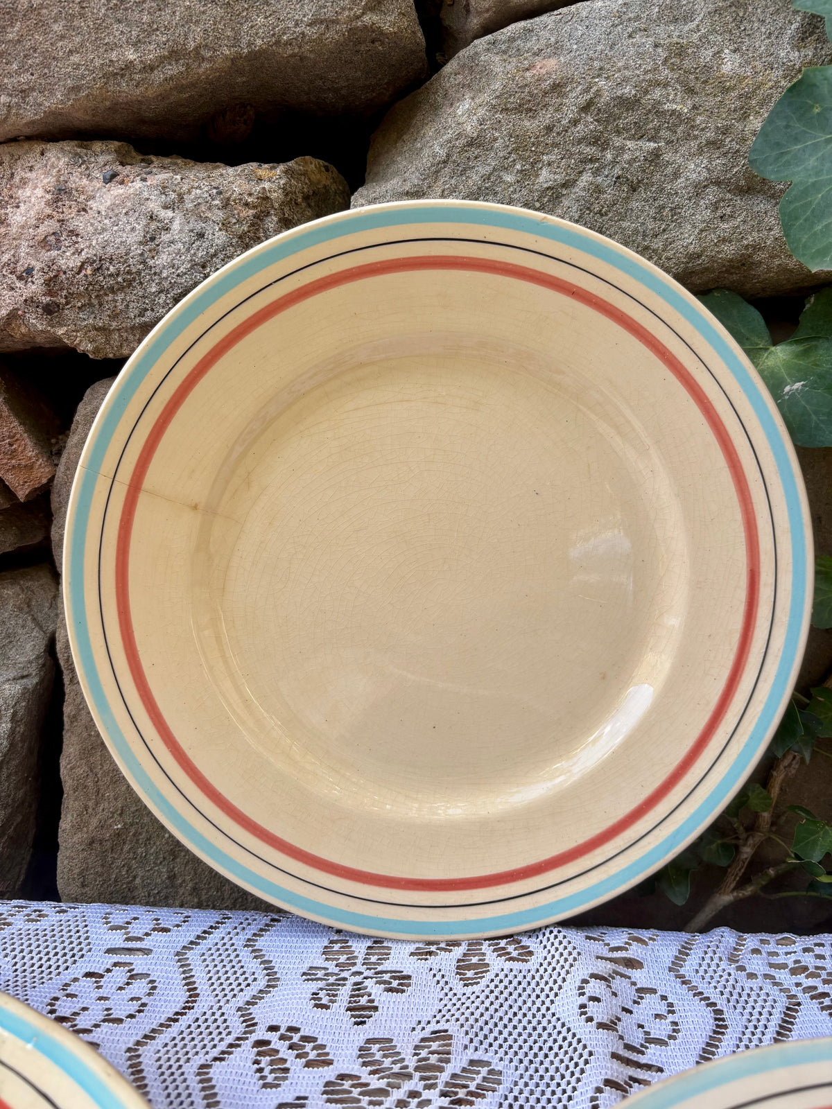 Ensemble de plats ancien