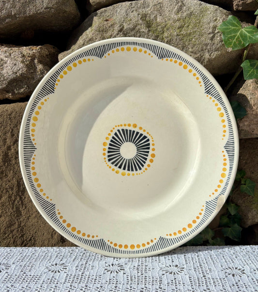 Plat Badonviller Nikito 1900 art déco japonisant décor jaune noir géométrique 