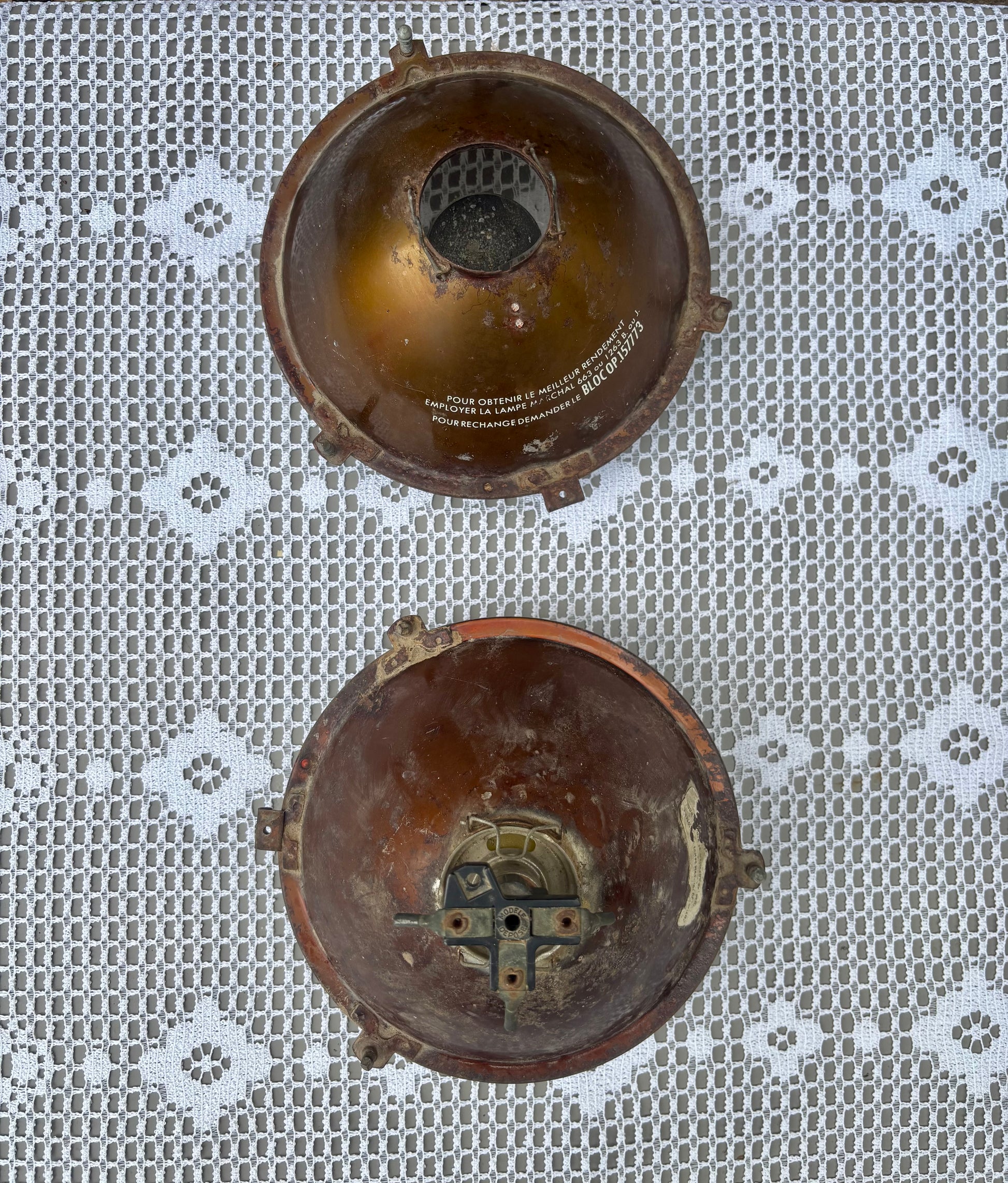 Phares blocs optiques auto Marchalj Equilux 1950 vue arrière 