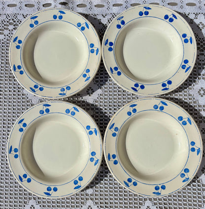 Assiettes cerises bleues