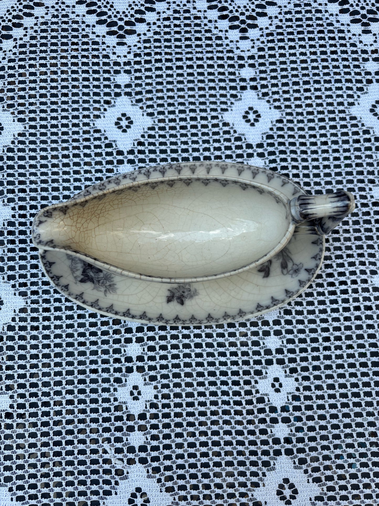 Saucière Sarreguemines modèle flore 1900 patine vue dessus