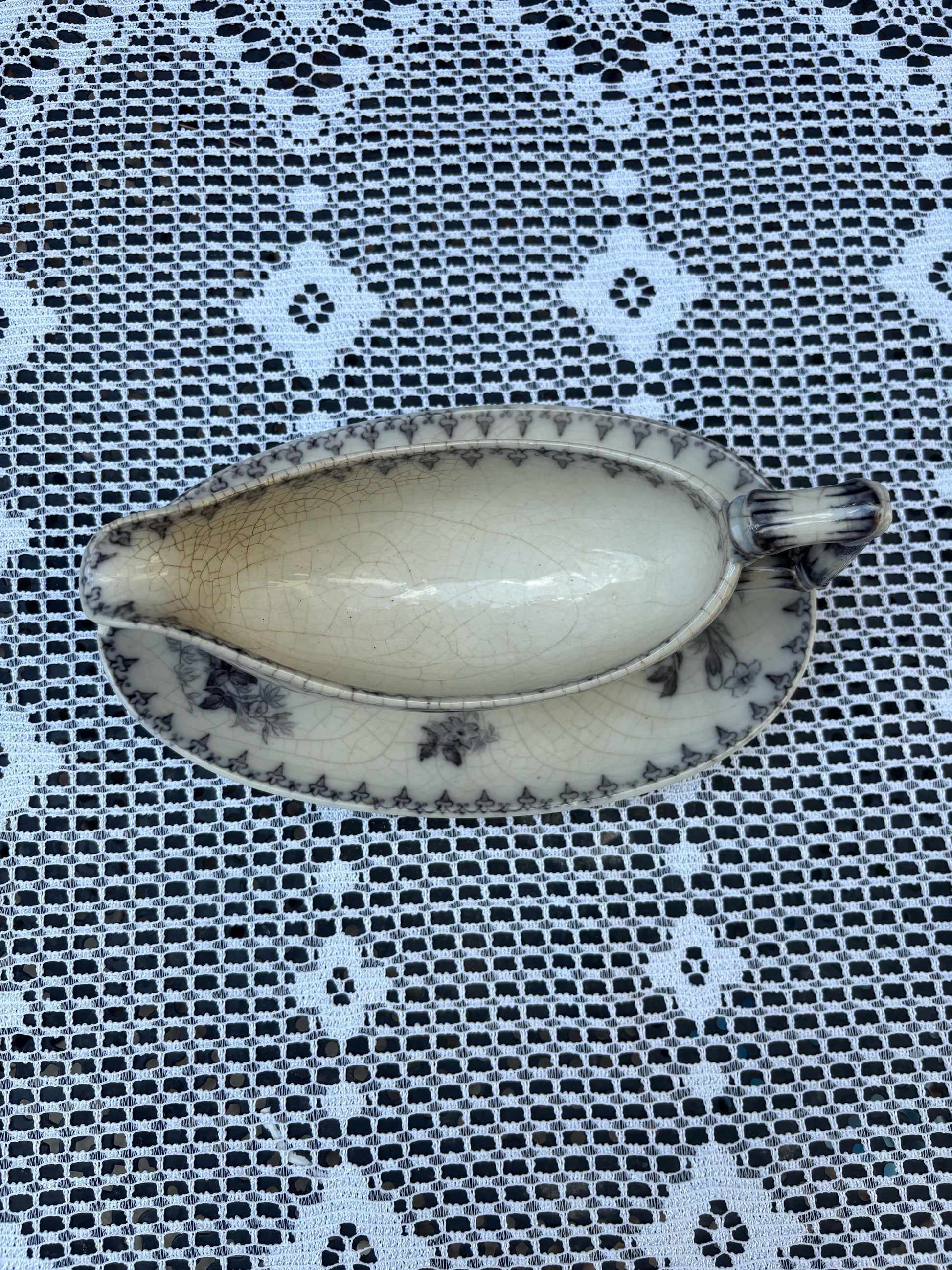 Saucière Sarreguemines modèle flore 1900 patine vue dessus