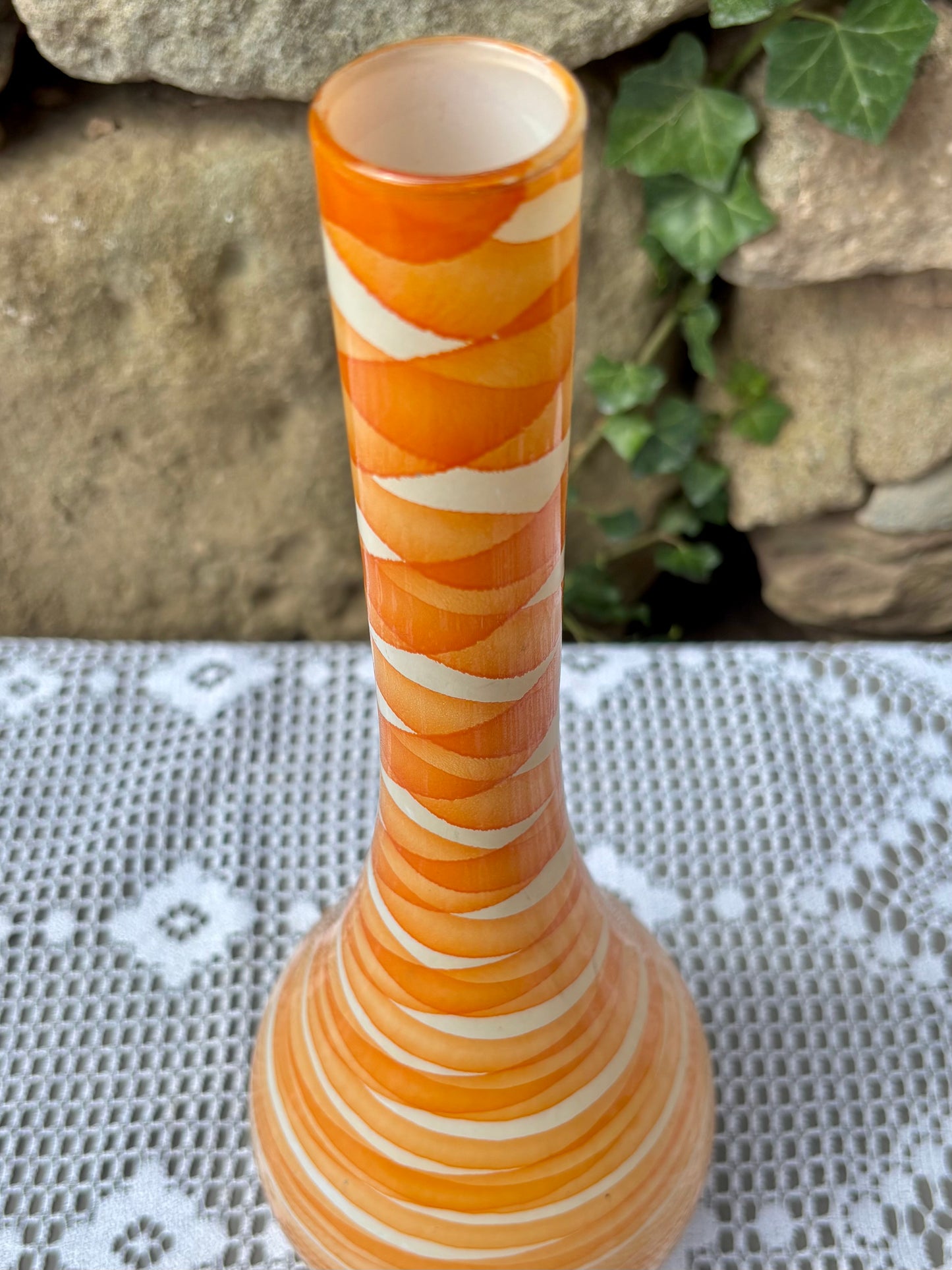 Grand vase en verre orange style 70s
