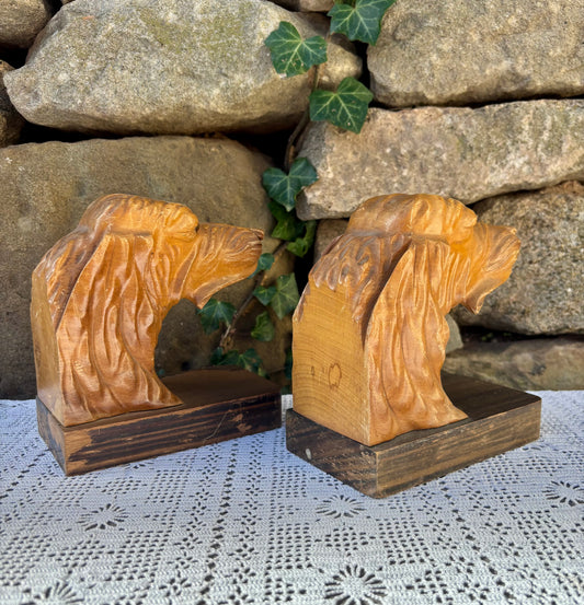 Serre-livres en bois sculpté