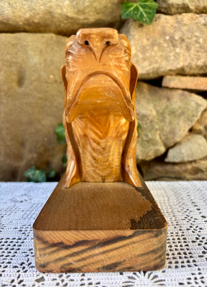 Serre-livres en bois sculpté