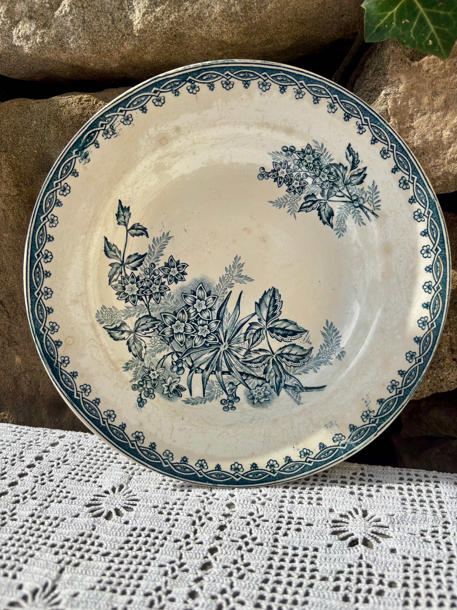 Assiette St Amandinoise St Amand Margot vintage