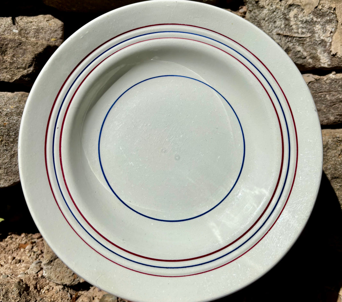 Assiettes creuse Ceranord St Amand ligne bleue et rouge 