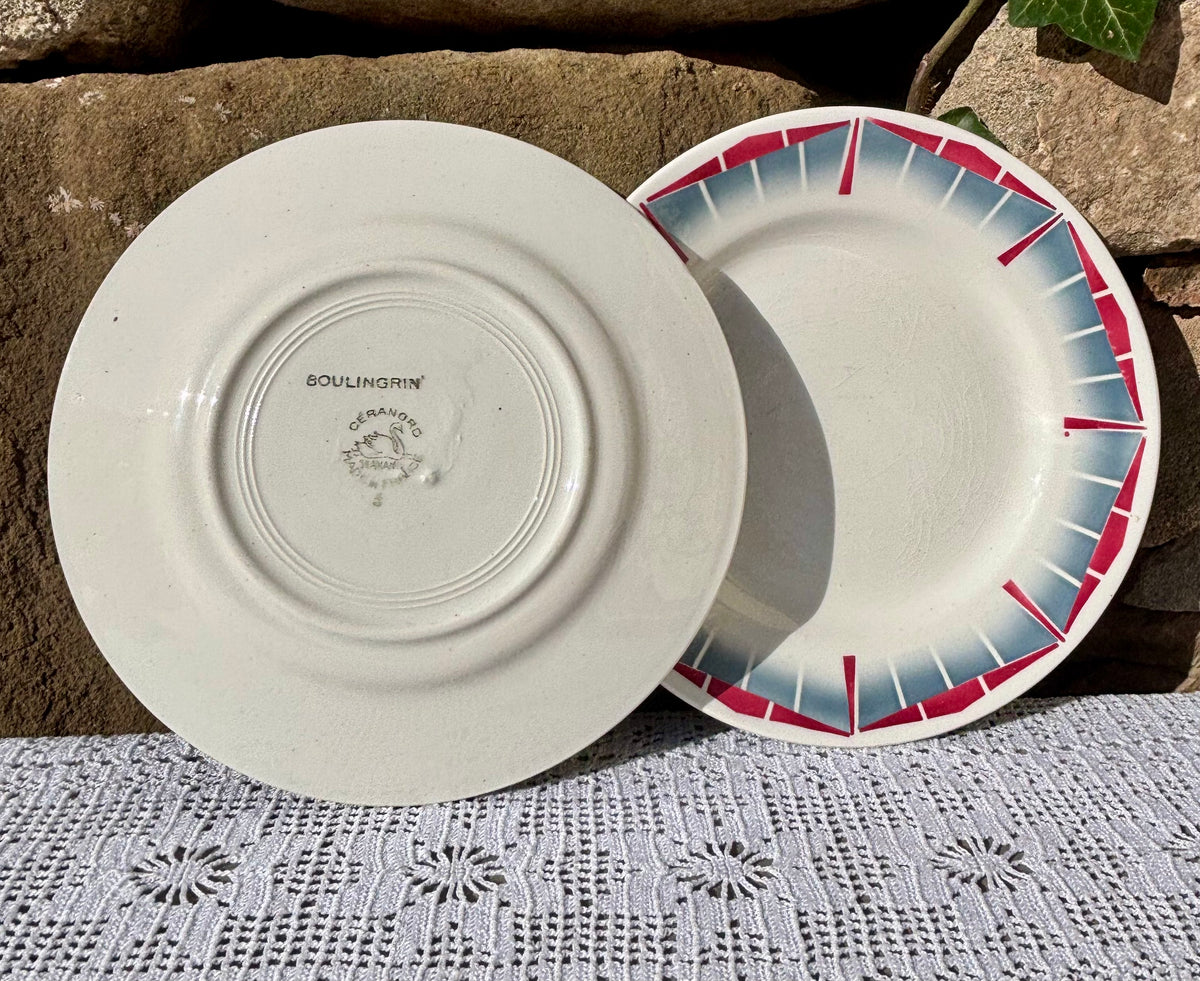 Assiettes Ceranord vintage St Amand décoré géométrique bleu et rouge framboise 