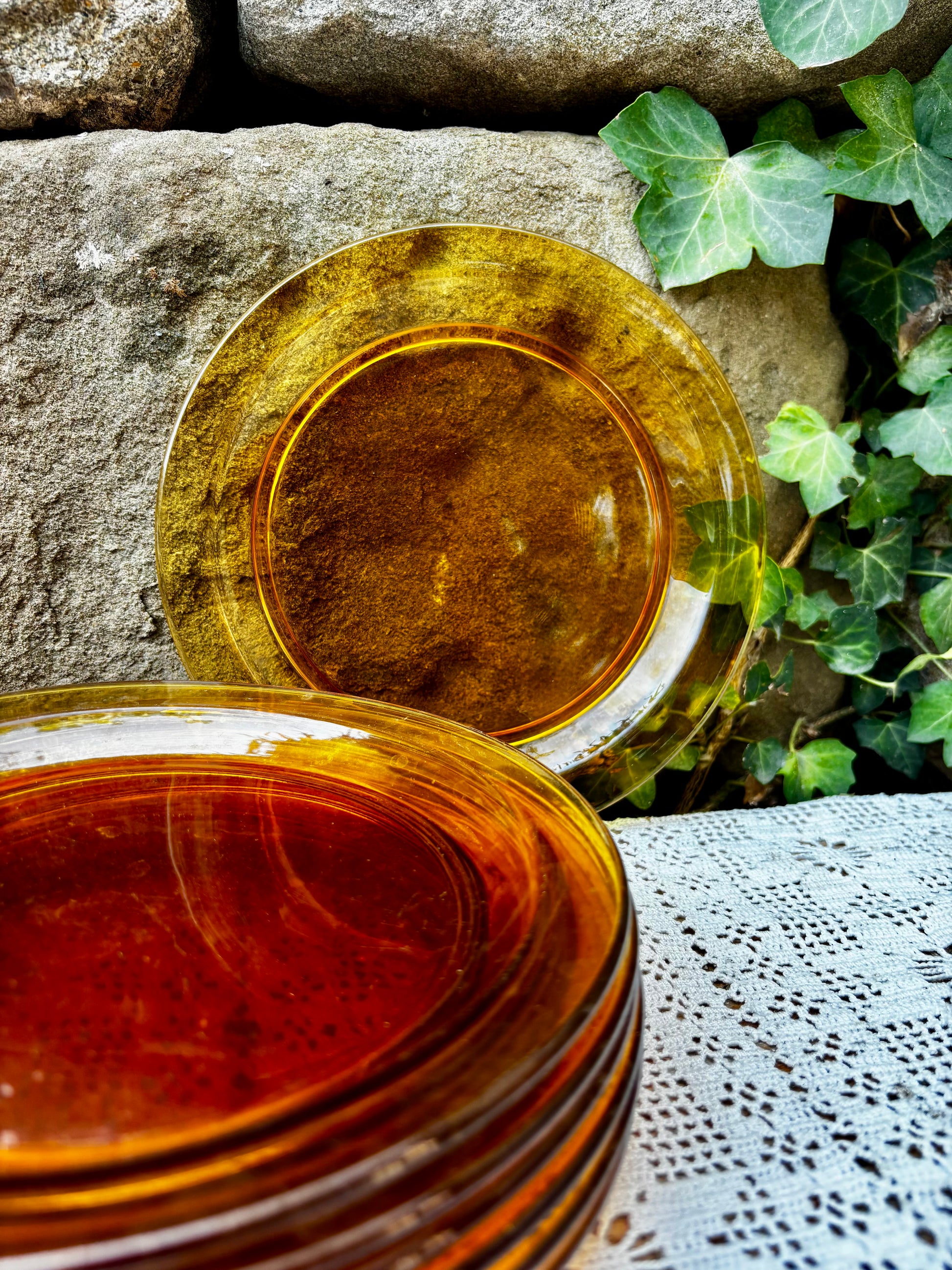 Assiettes dessert vintage Vereco verre ambré