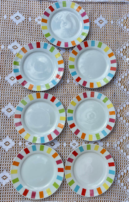 Assiettes colorées multicolores 