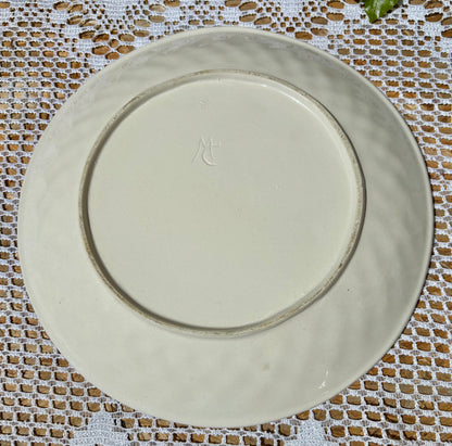 Plat égouttoir en barbotine signé MC