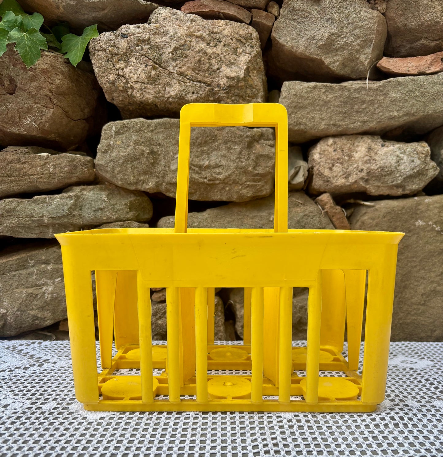 Porte bouteille plastique jaune