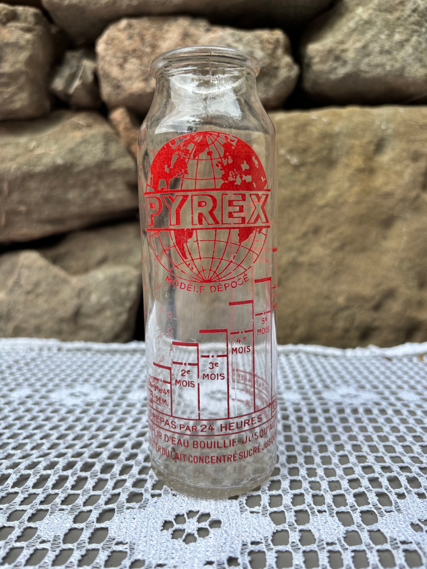 Biberon Pyrex verre 1950 collection rouge 