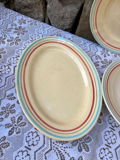 Ensemble de plats ancien