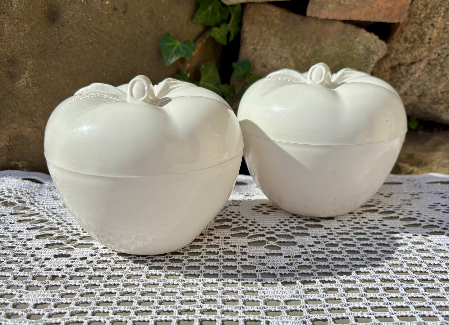 Cuit-pomme vintage plastique blanc forme pomme 