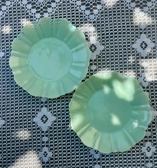 Assiettes fleurs verre opalin vert 1950