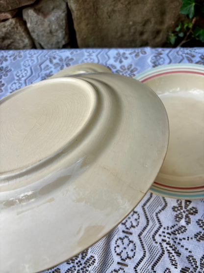 Ensemble de plats ancien