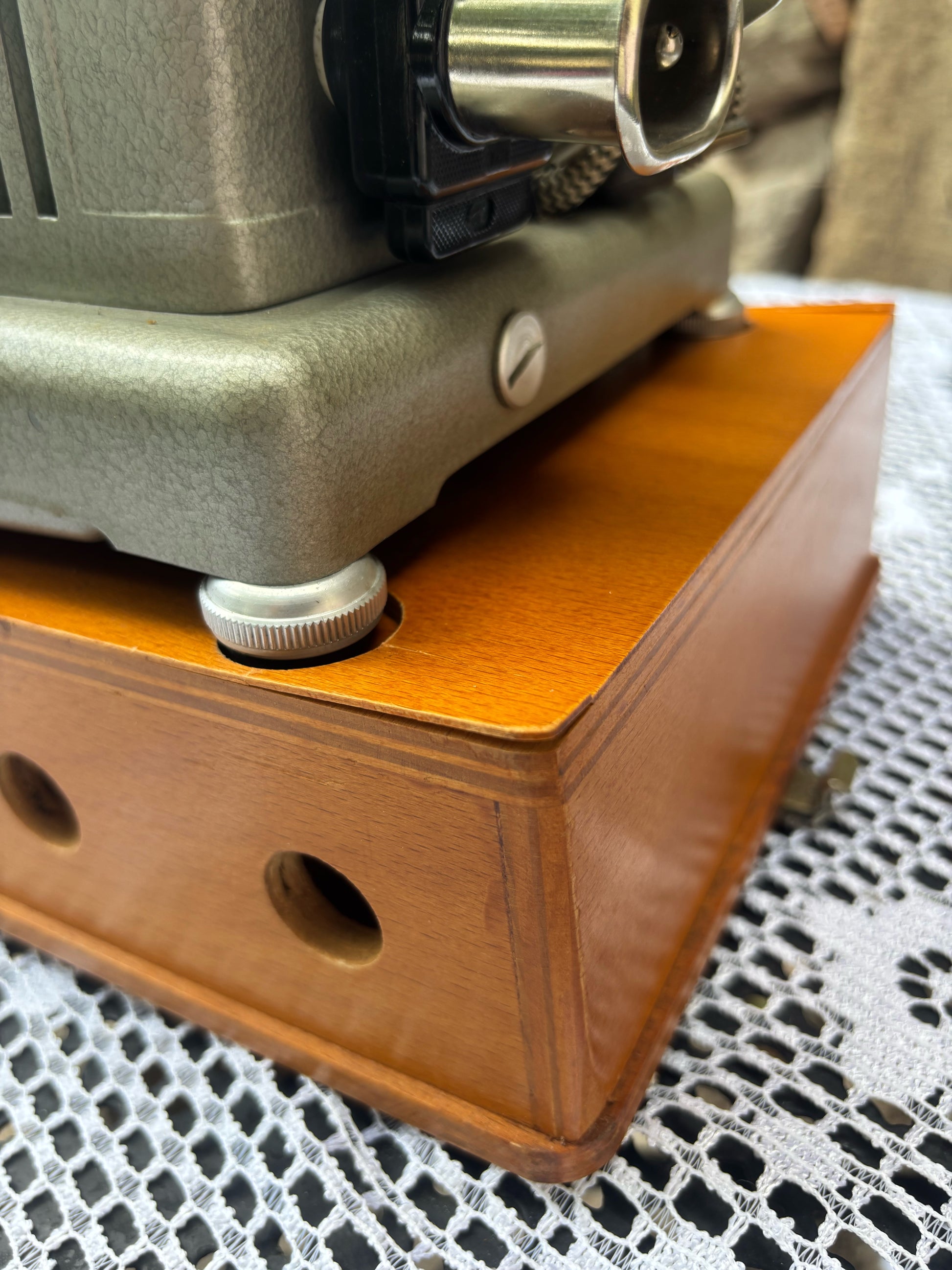 Projecteur diapositives Paximat 1950 socle bois