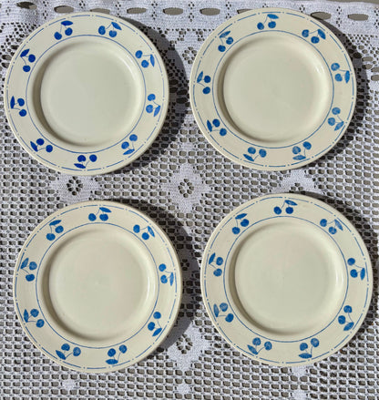 Assiettes cerises bleues