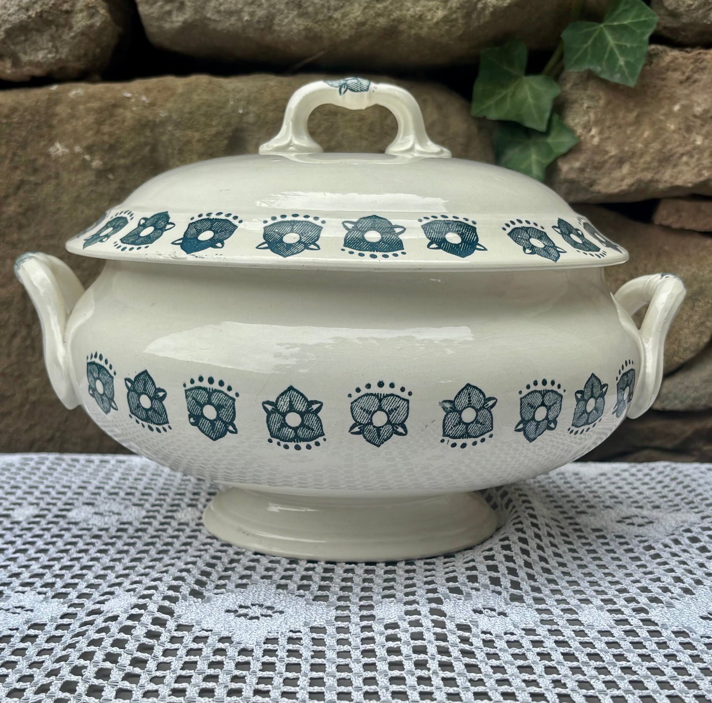 Soupière Faïencerie de Givors modèle Arlette