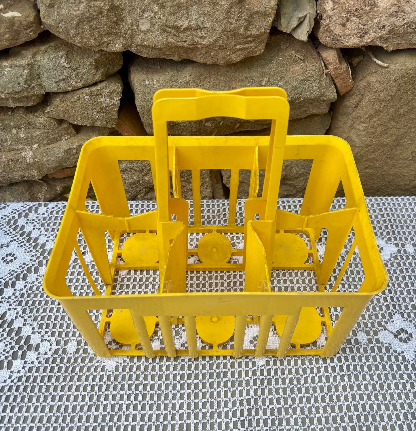 Porte bouteille plastique jaune
