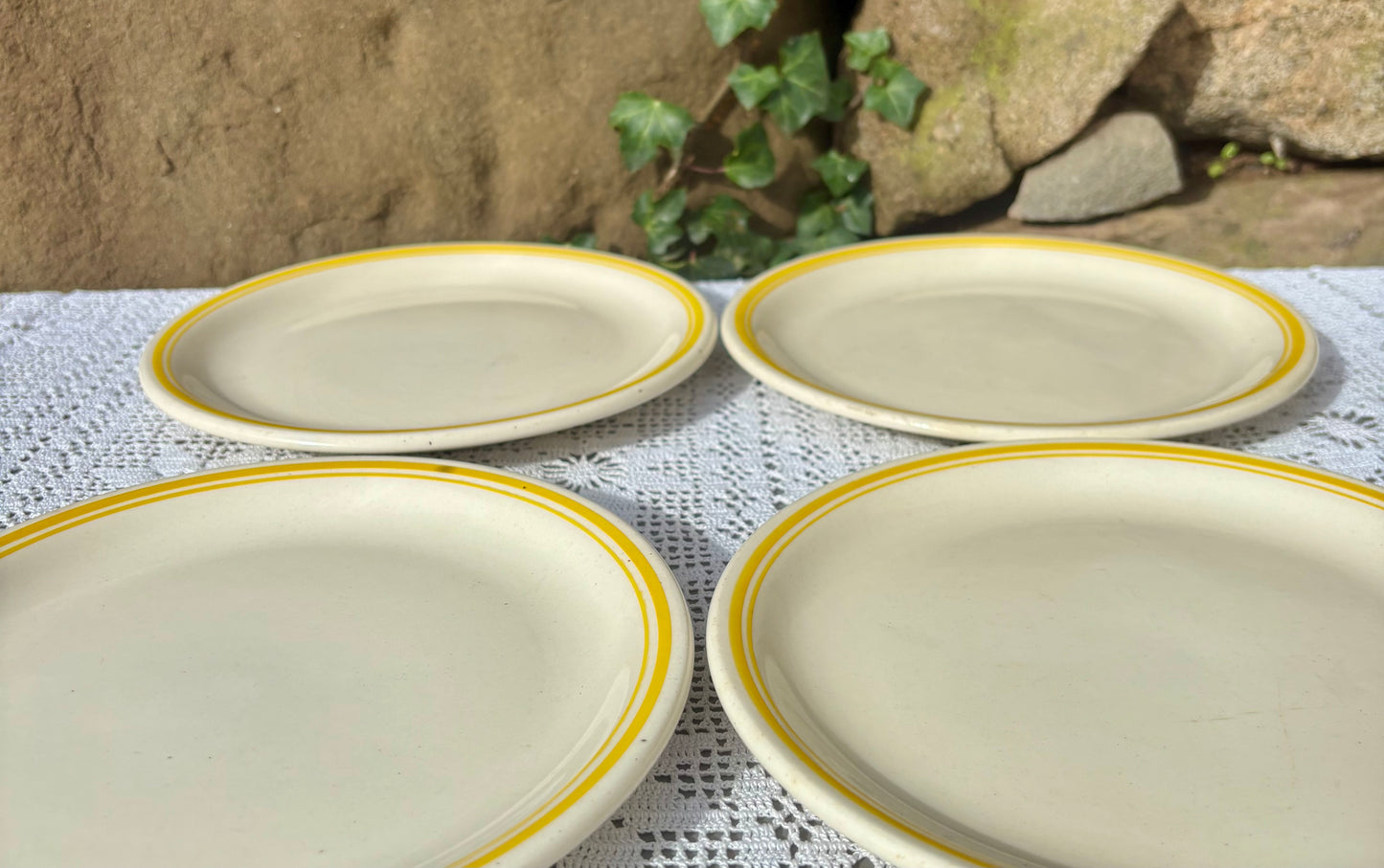 Assiettes décor jaune faïence naturelle