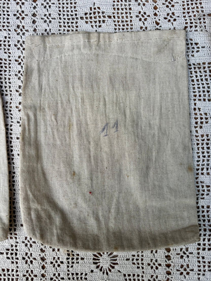 Petits sacs en toile de jute