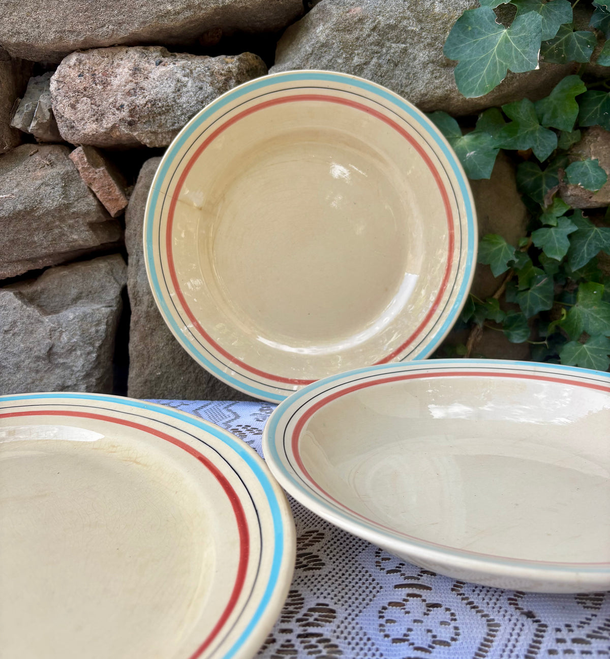Ensemble de plats ancien