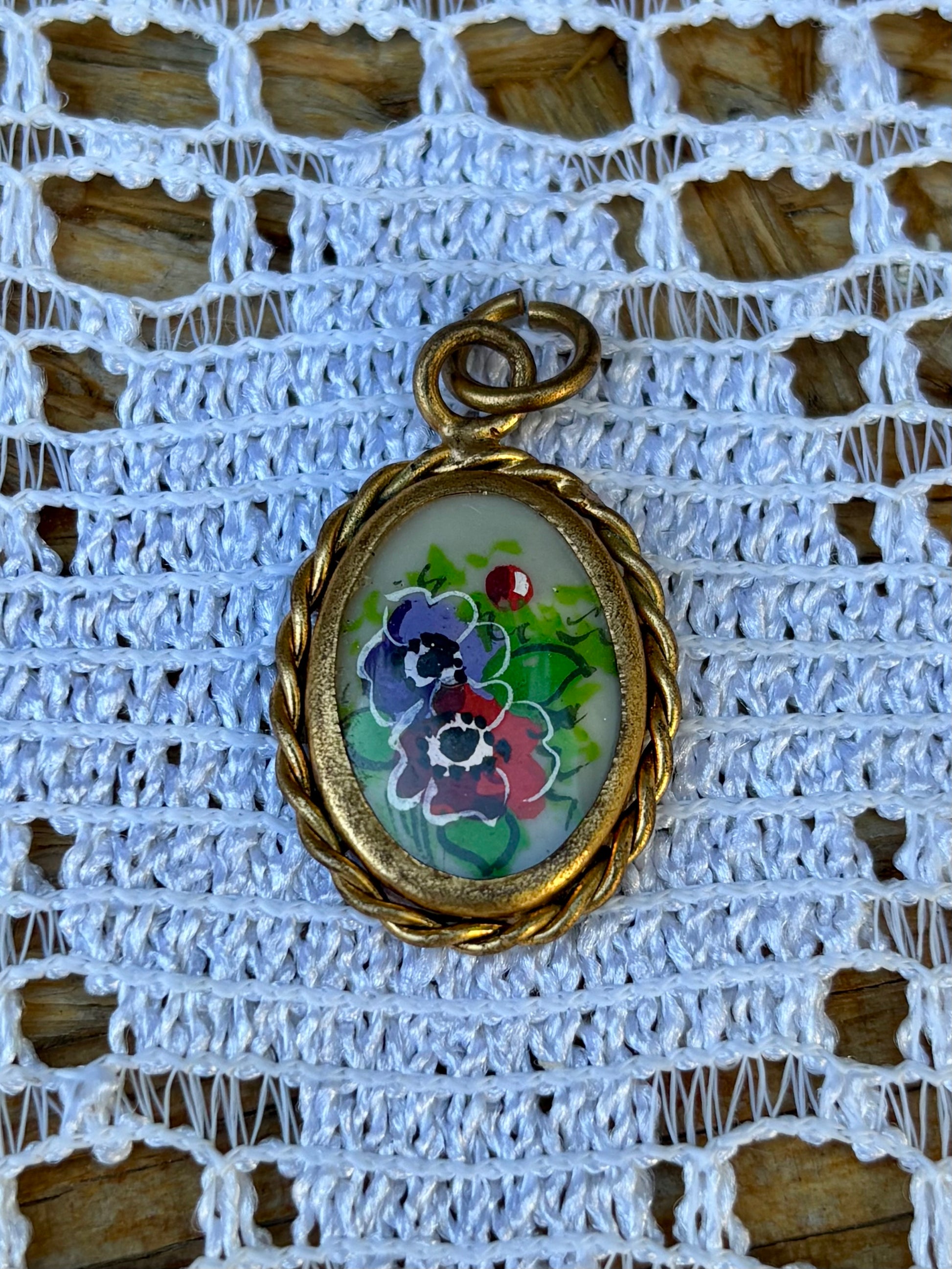 Pendentif vintage ancien en émail fleurs 