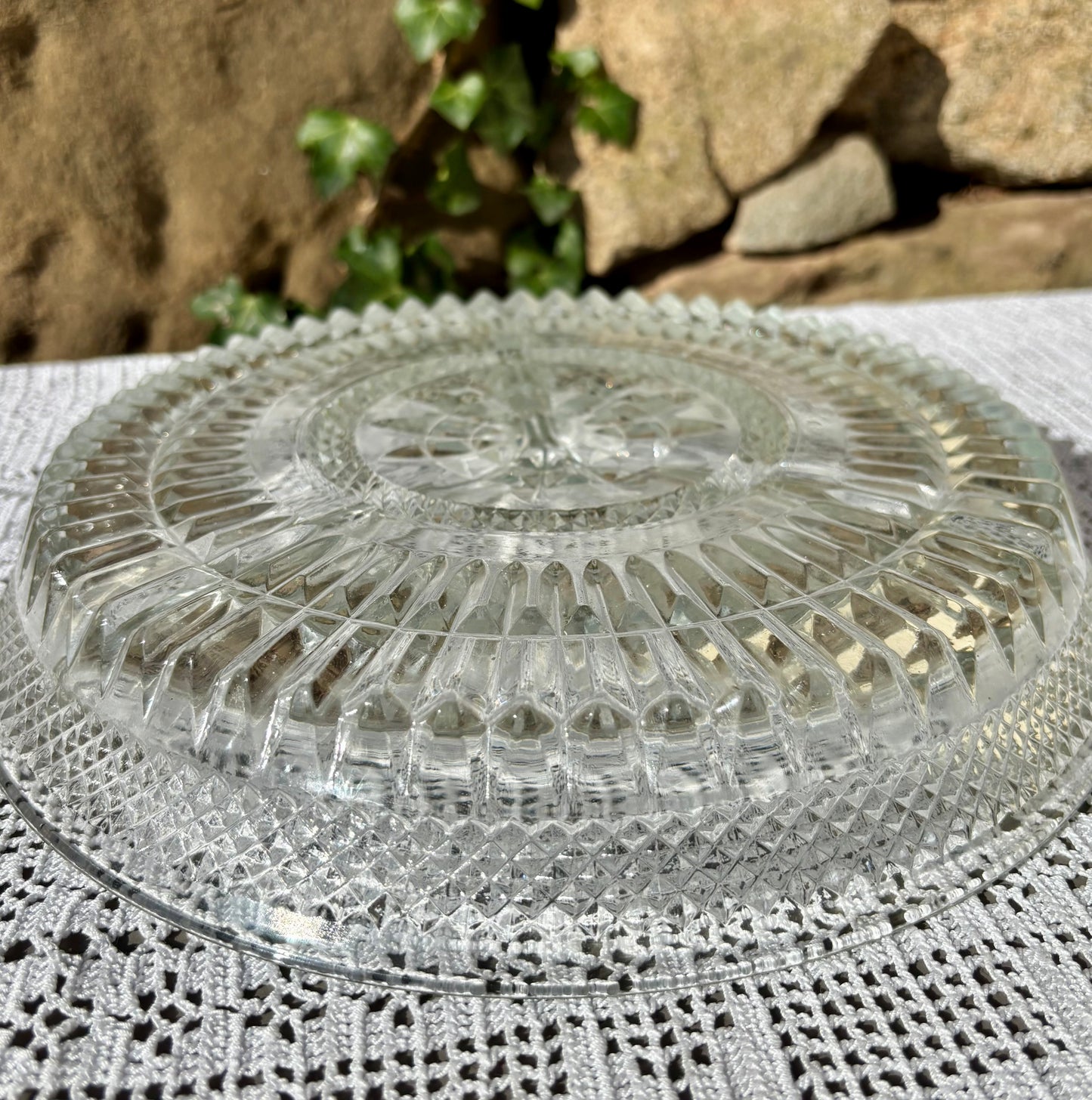 Plat compartimenté en verre made in Italy 1960 motifs en relief détails 