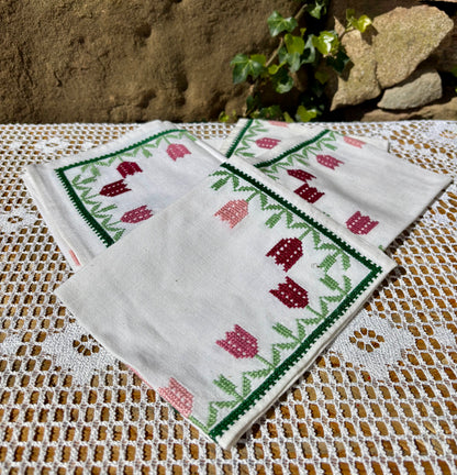 Serviettes vintages brodées fleurs 