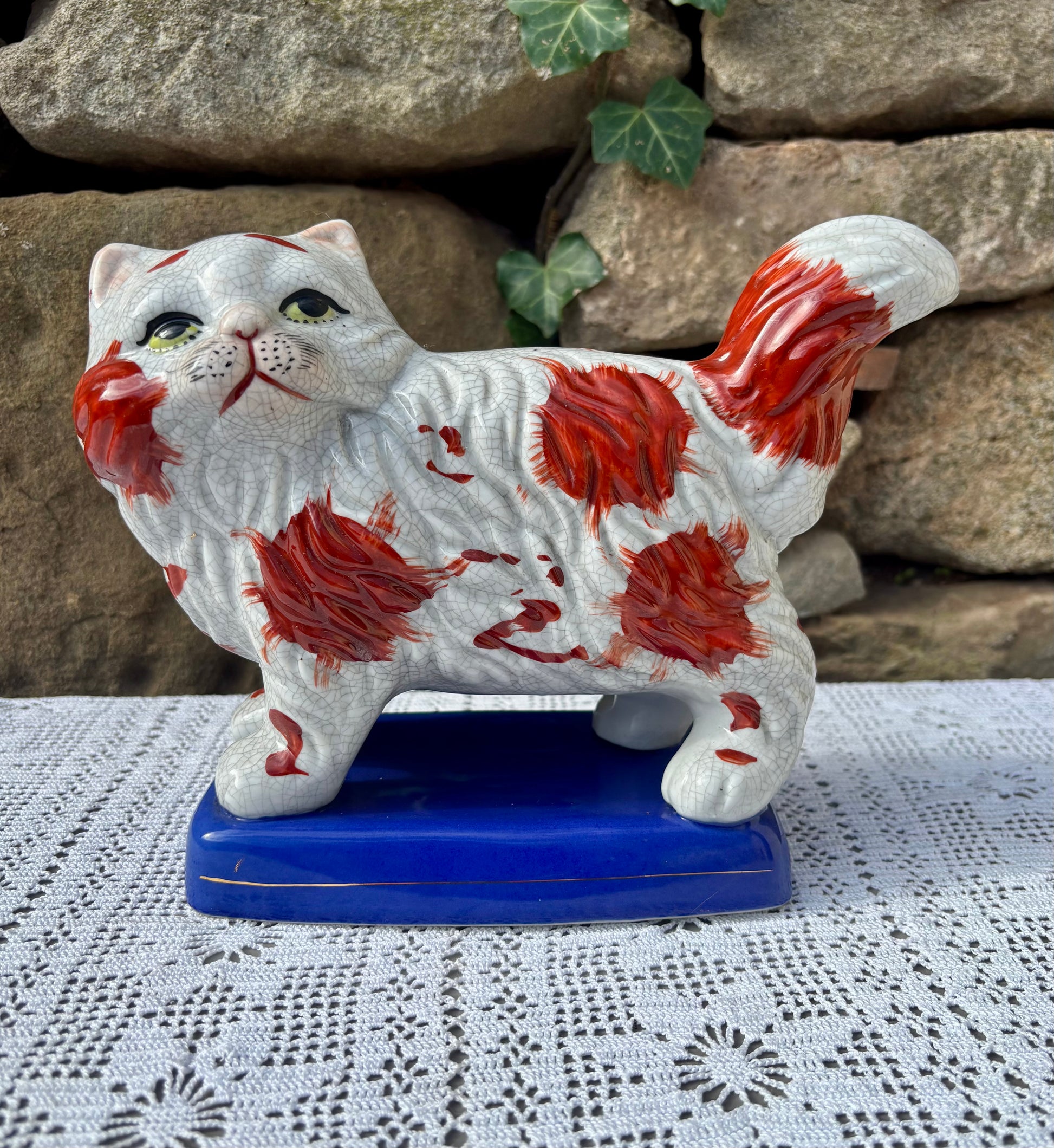 Statuette chat porcelaine craquelée vintage