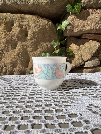 Tasse à café Arcopal 1970 motif ooseaux paradis 